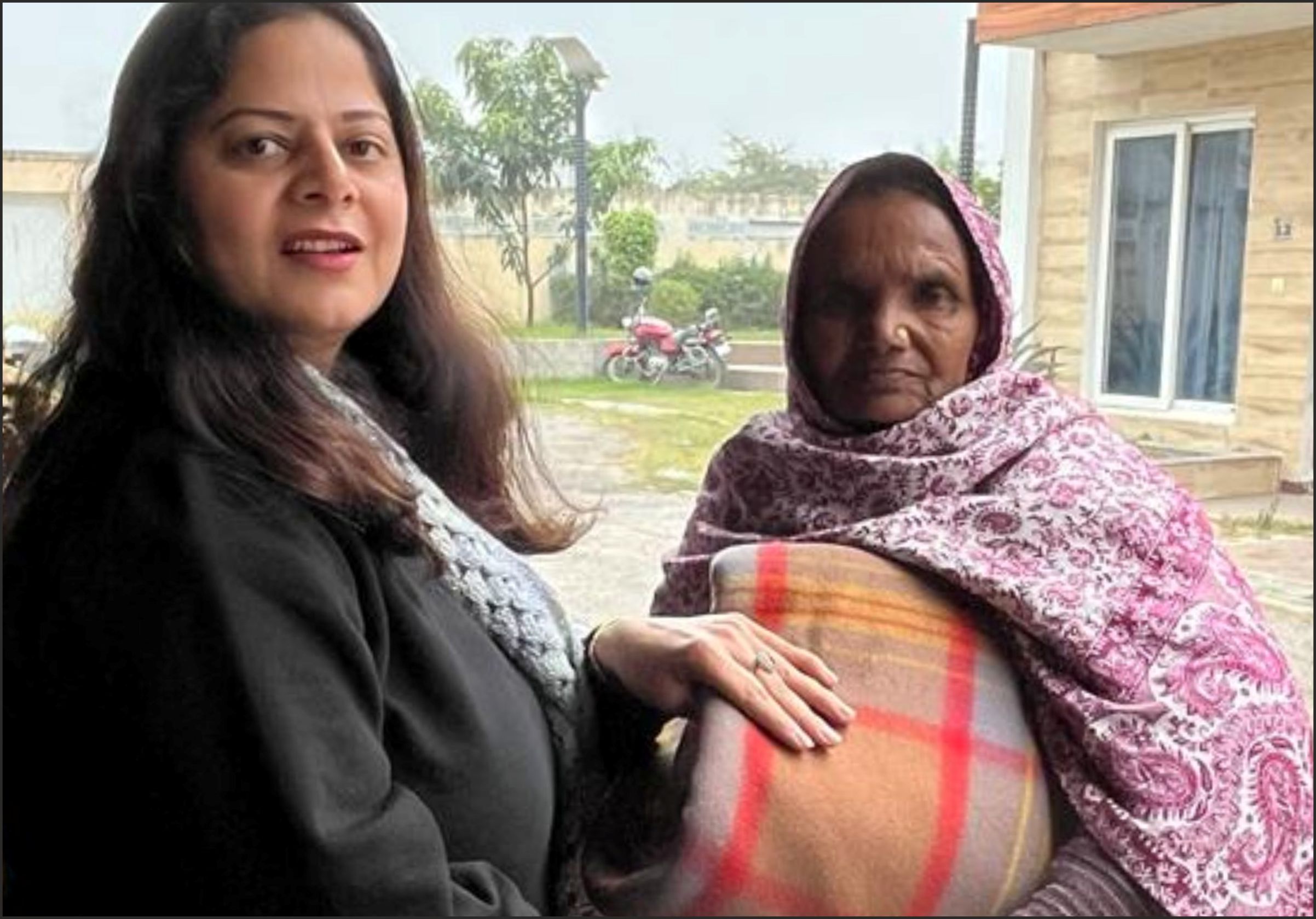 Distribute blankets to vulnerable women